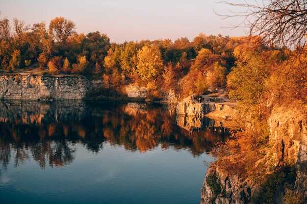 Природа и пляжи в осеннем Петербурге