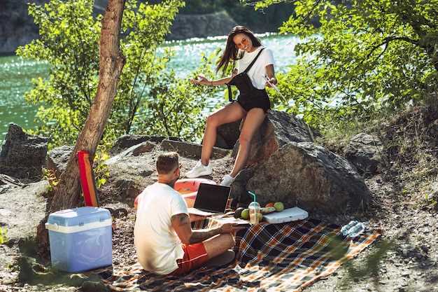 Лучшие практики разведения костра и готовки еды на берегу
